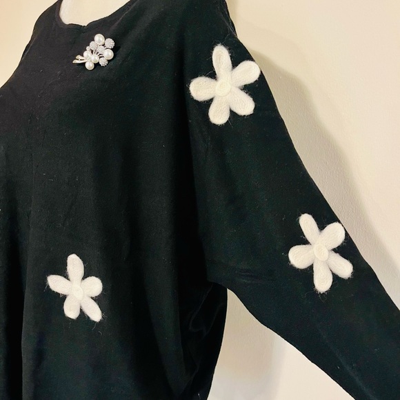 🔥Black nice sweater Aaeda Sz 3X - Picture 2 of 4